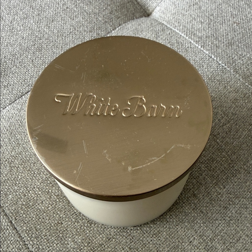 Bath & Body Works, White Barn, Sugared Snickerdoodle Candle with Gold Lid - Picture 2 of 3